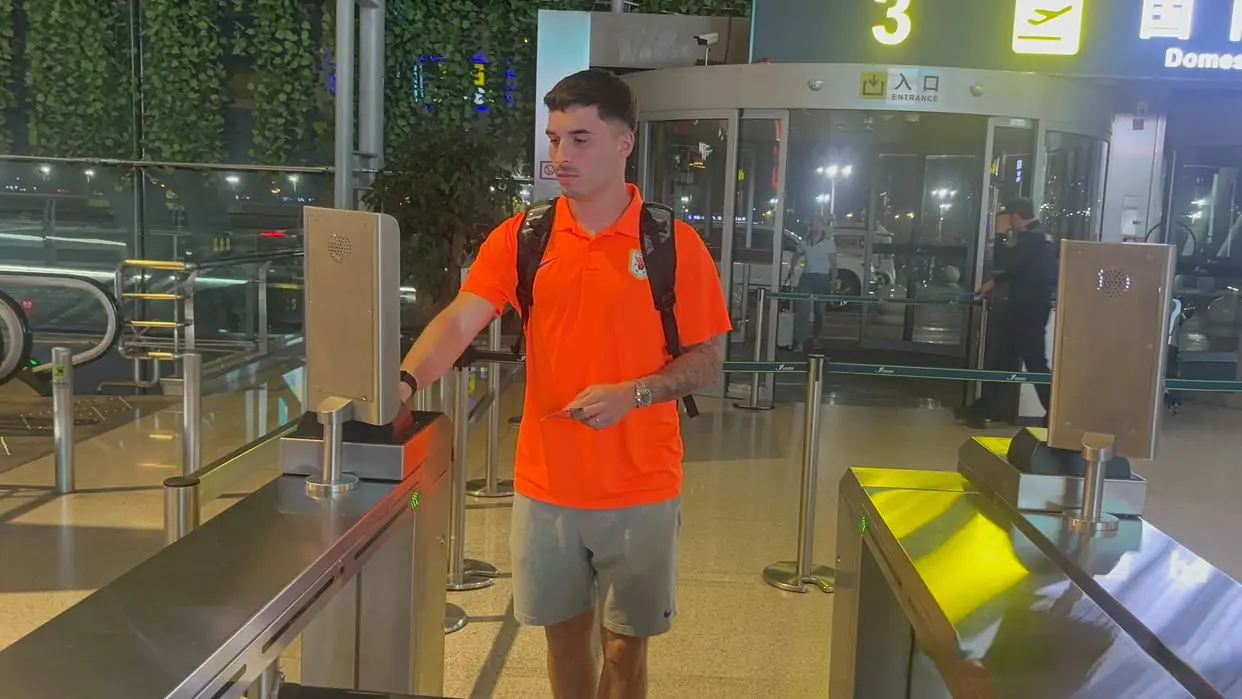 全队抵达机, 组成员又乘 全队抵达机, 组成员又乘