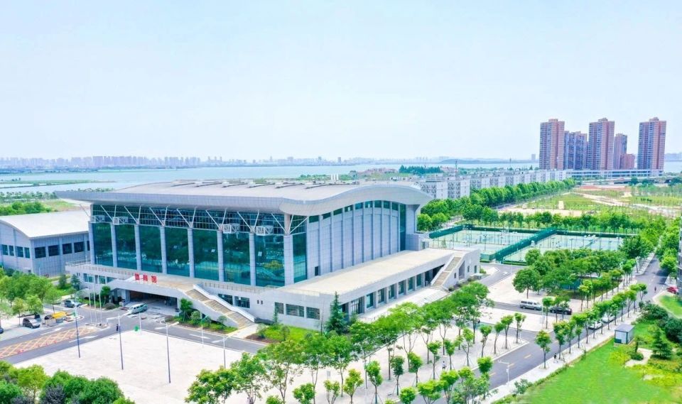 并成功承办, img, 该校足球队