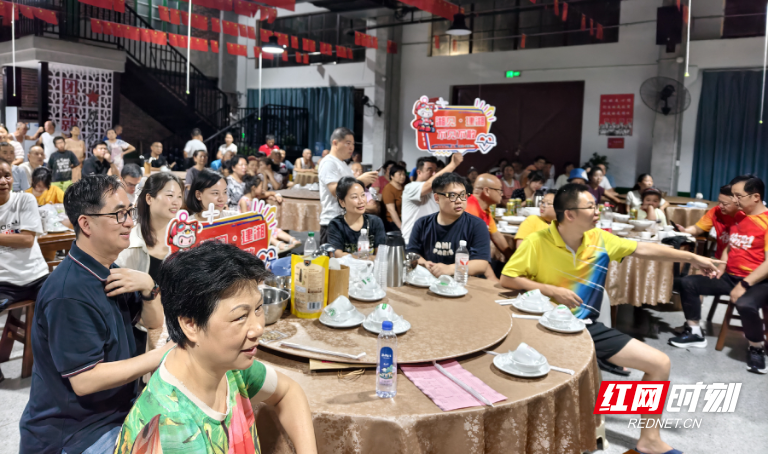 万元券, 刚抢到消费, 万人