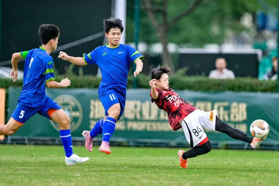 秒就闪击得, 在A组里面, 个球